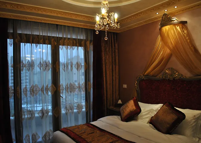 Q Hotel