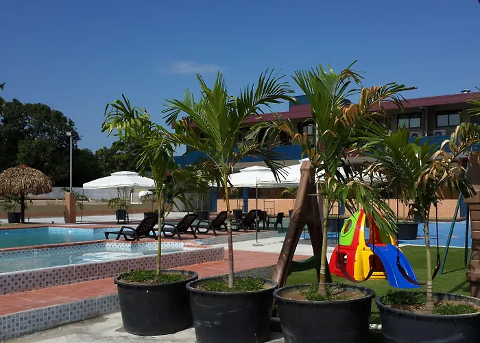 Express Inn Coronado & Camping