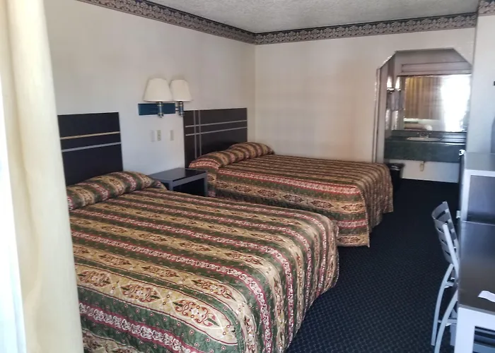 Regency Inn Motel By The Beach