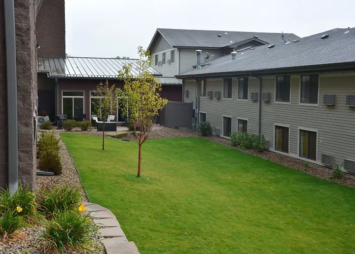 Roosevelt Inn & Suites