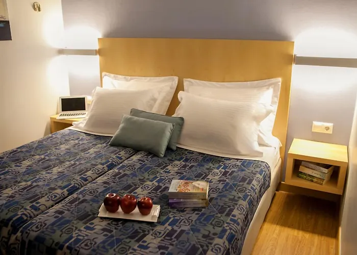 Kronos Hotel