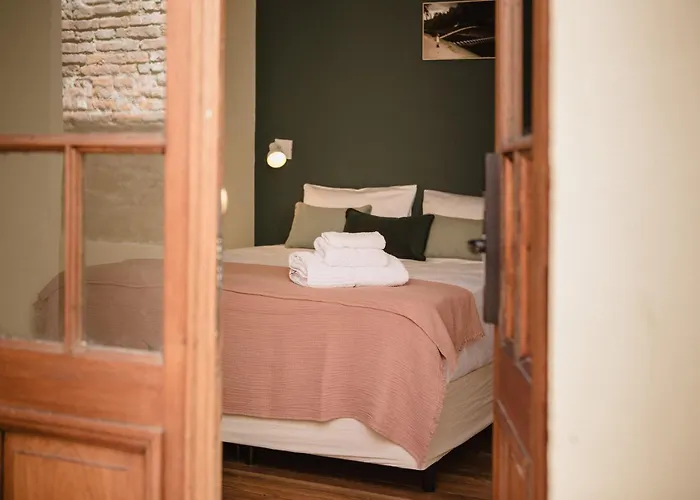 La Noire Petit Hotel