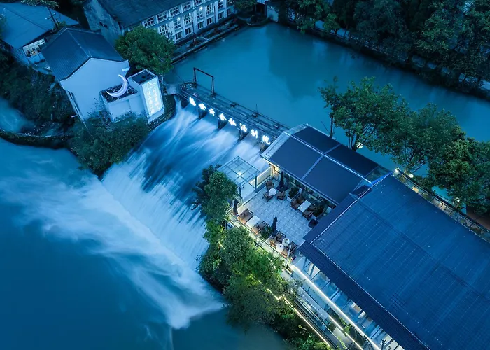 Yinshi Yunshe Private Hot Spring Villa In Dujiangyan