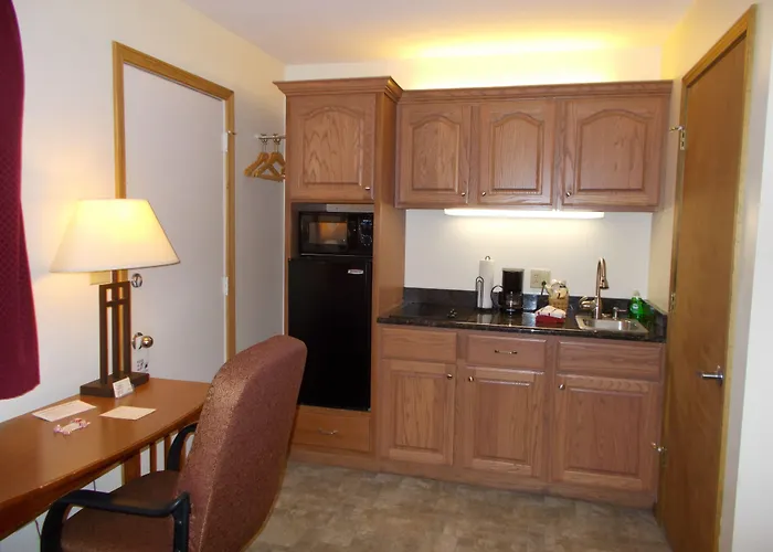 Shepherd Mountain Inn & Suites