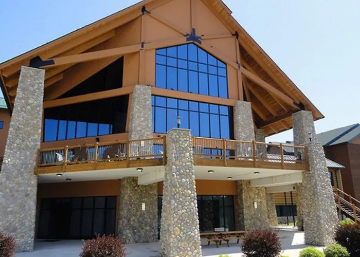 Three Bears Waterpark Resort Near Tomah, An Ascend Collection Hotel