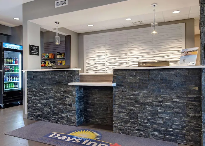 Days Inn & Suites By Wyndham Warman