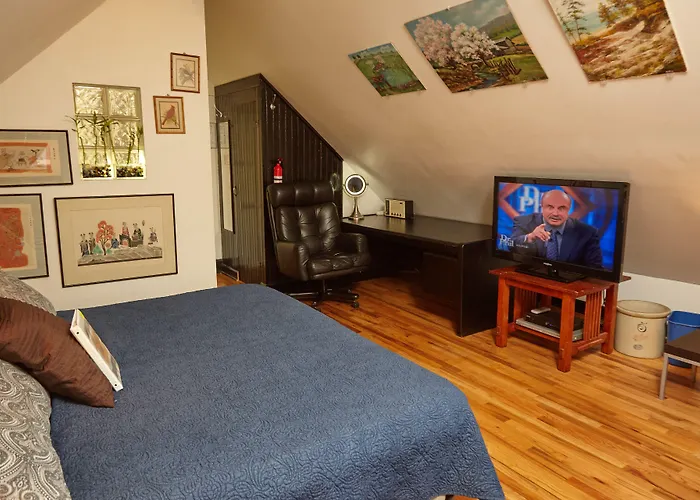 Ray'S Bucktown Bed And Breakfast