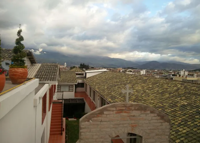 Quindeloma Art Hotel & Gallery
