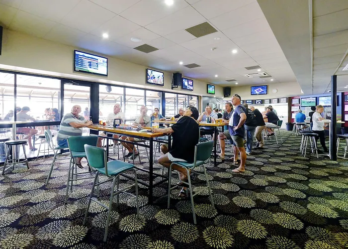 Lakes And Ocean Hotel Forster