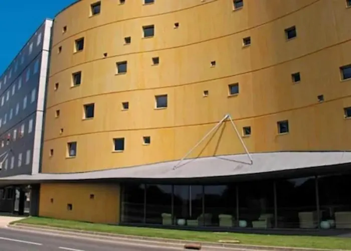 Standing Hotel Suites By Actisource