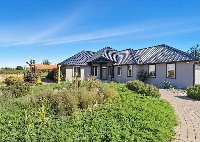 Vineyard Main House -10 Acre Vineyard
