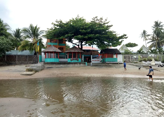 Smallfry'S Beach Resort