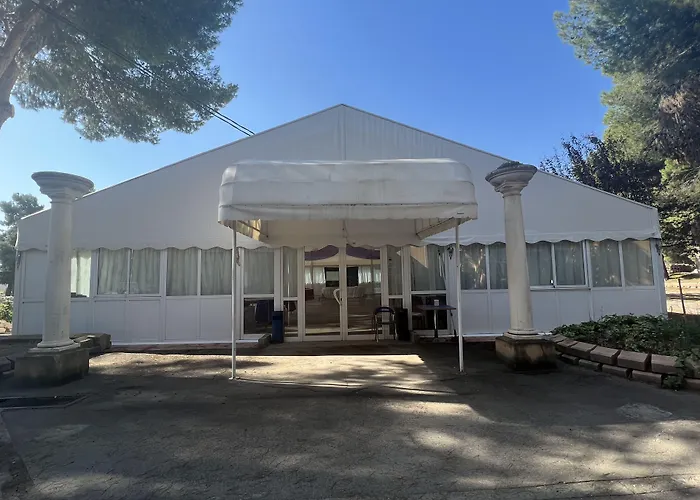 Hotel El Cisne - Parking Exterior Gratuito