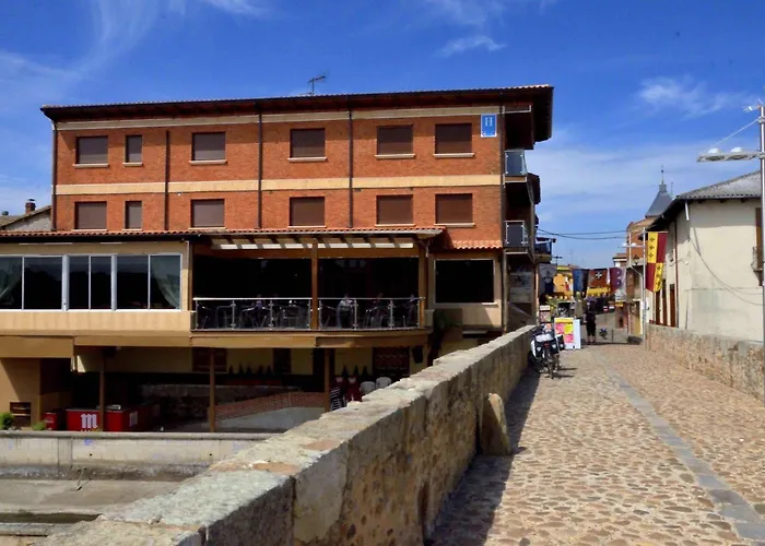 Hostal Don Suero De Quinones