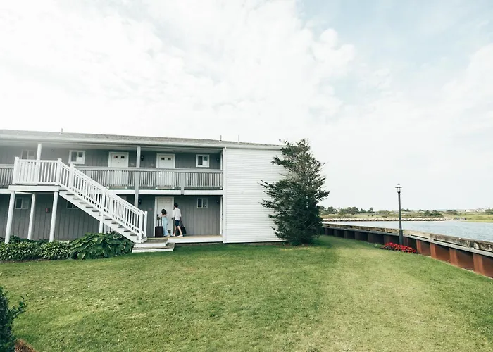 Red Jacket Beach Resort