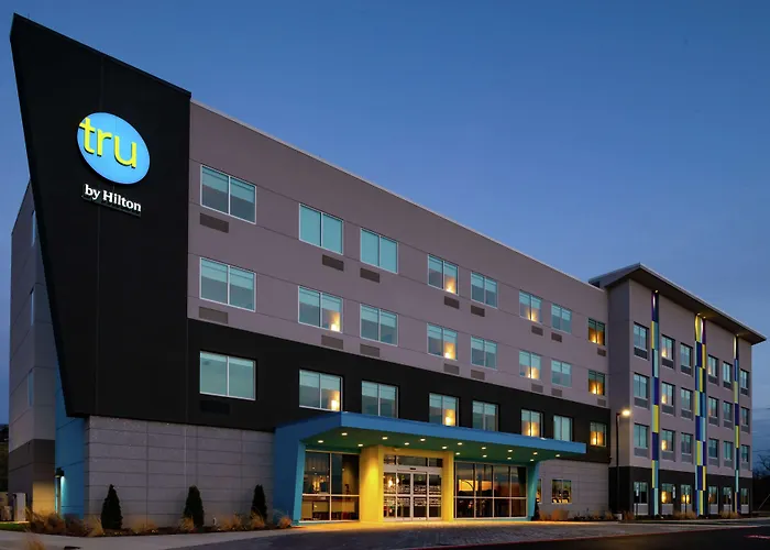 Tru By Hilton Staunton Hotel