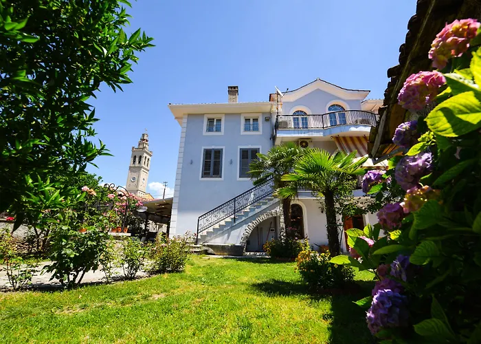 Rose Garden Hotel