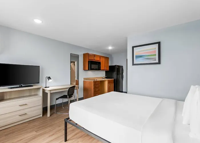 Birch Hill Suites Clarksville-Louisville North