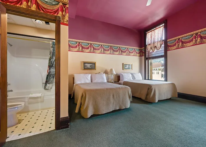 Historic Iron Horse Inn - Deadwood