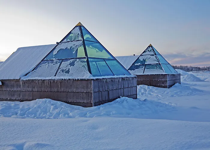 Aurora Pyramid Glass Igloos