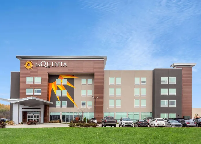 La Quinta Inn & Suites By Wyndham Shorewood