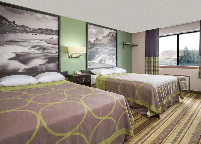 Super 8 By Wyndham Green River