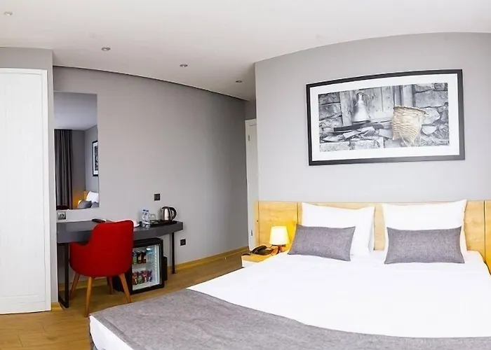 Uzer Otel