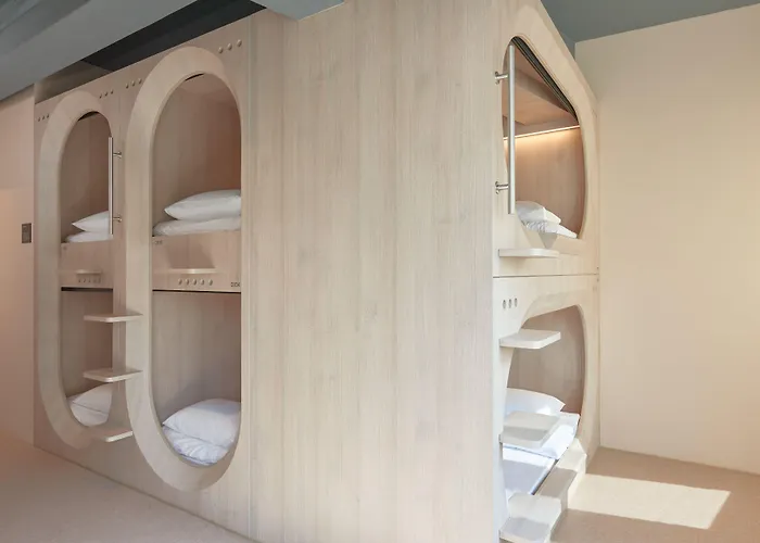 Kinn Capsule - Her Space, Female Only