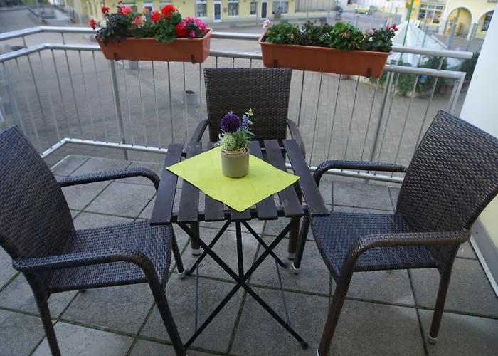 Warias Hotel Am Geiseltalsee - Naehe Merseburg Und Muecheln