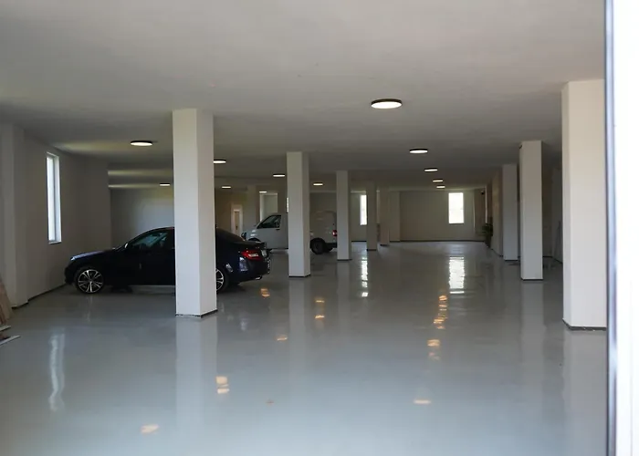 Leo Hotel