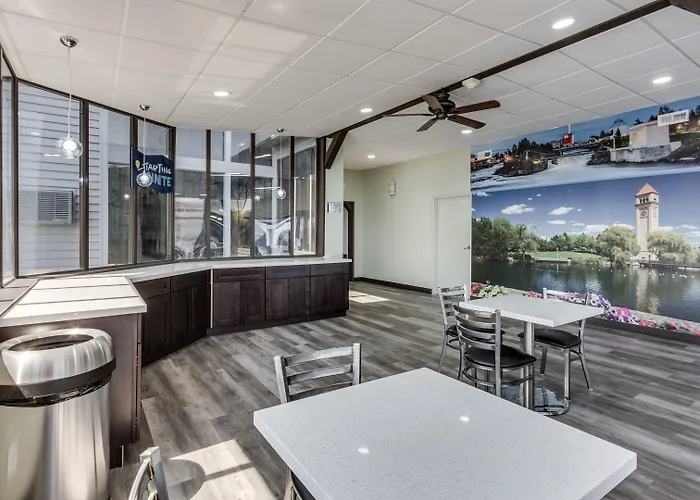 Days Inn & Suites By Wyndham Spokane