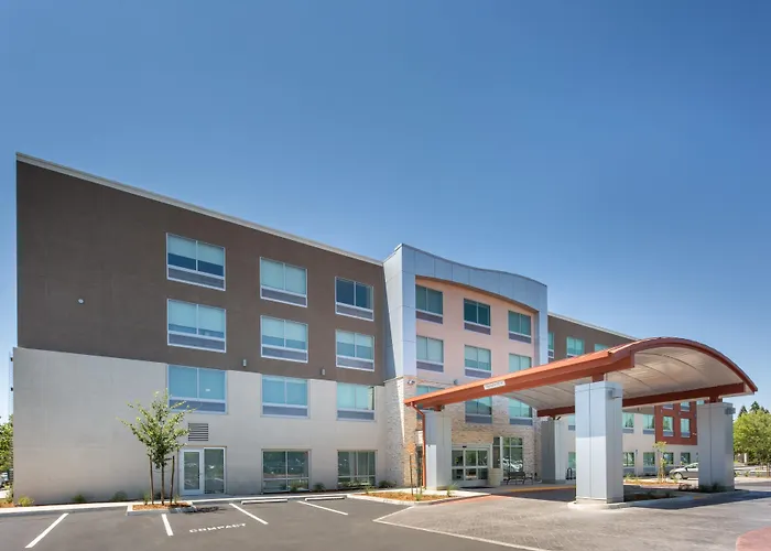 Holiday Inn Express & Suites Chico By Ihg