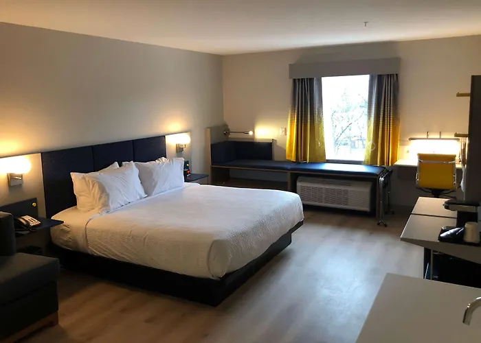 Microtel Inn & Suites By Wyndham Hot Springs