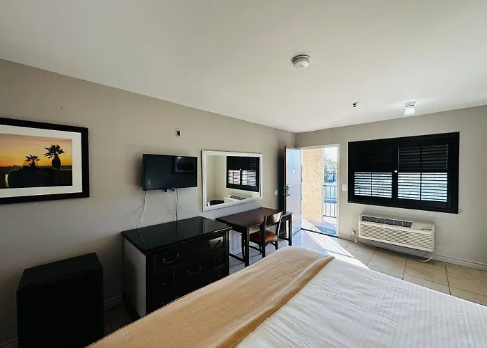 Casa Blanca Hotel - Cypress, Buena Park