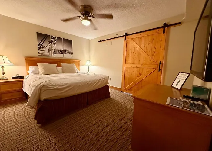 Walk To Lifts, Pet Friendly, Hot Tub, Bus To Town