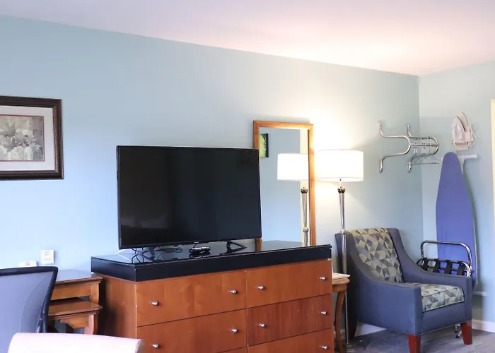 Copper Lantern Motor Lodge