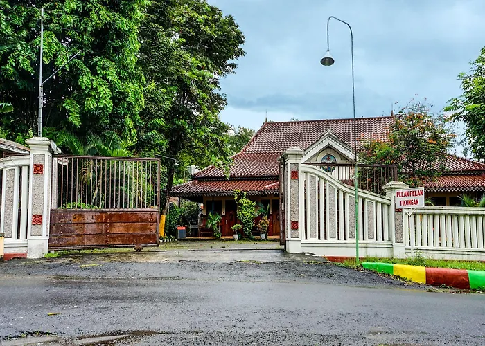 Hotel O Griyo Werdiningsih