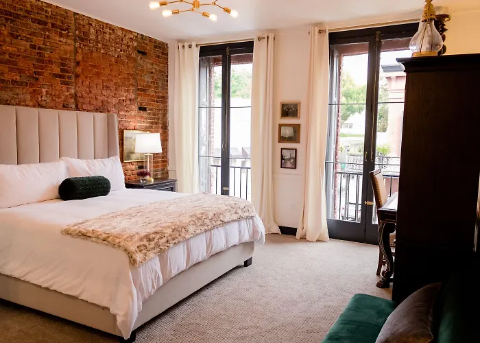 Speakeasy King Suite