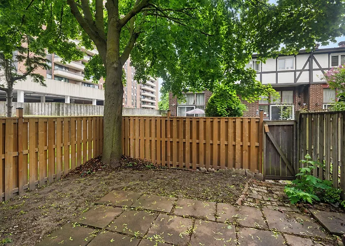 Rooming House In Scarborough By Globalstay