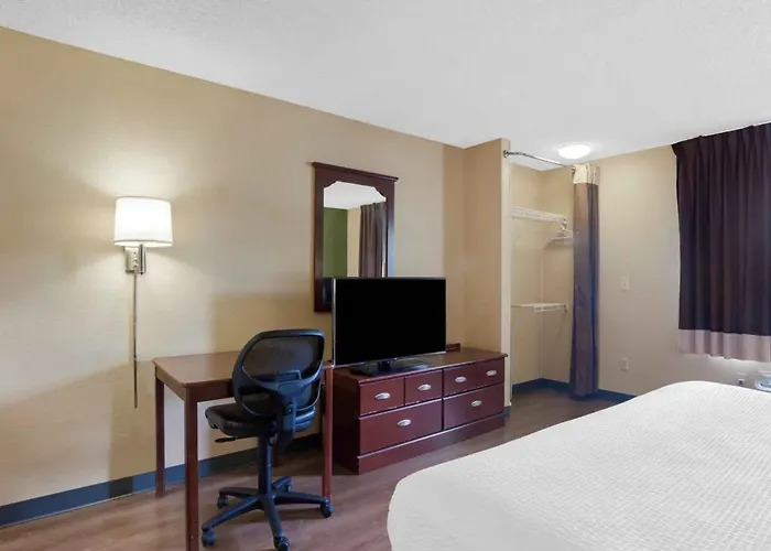 Relax Suites Extended Stay - La Mirada