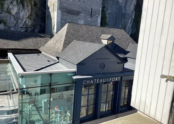 Logis Hotel Castel De Mirambel