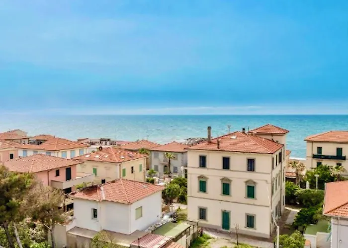 Thr - Isa-Hotel In Cecina Just 100 Mt From The Sea