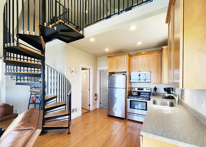 Ocean Front Cottage! Dog Friendly! Sleeps Up To Four!