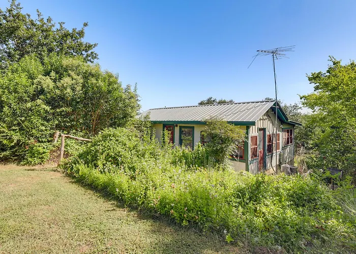 Trails On-Site! Pet-Friendly Lake Whitney Cottage