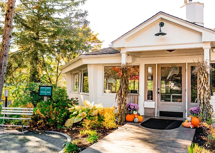 Lodge On The Cove