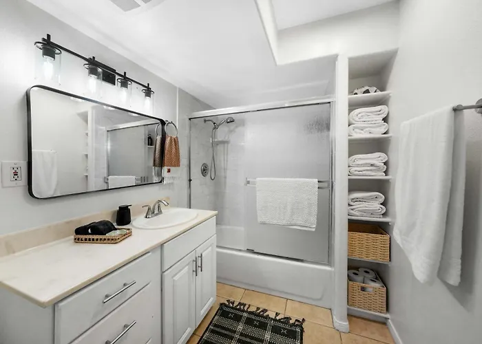 Beacons Beach Cottage