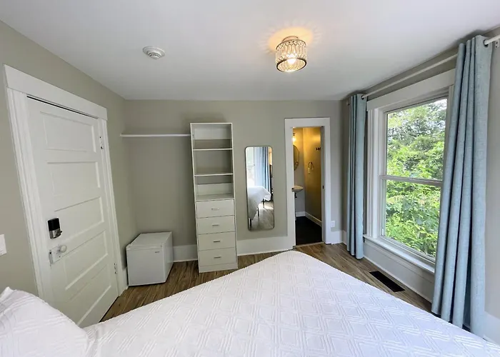 Lake Chelan Manor Room #3