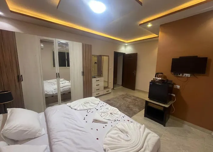 Nefri Pyramids Hotel