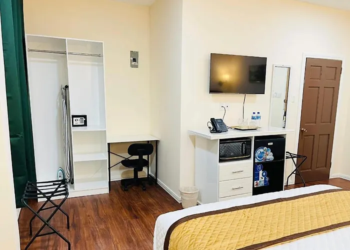 Rey'Z Hotel And Suites