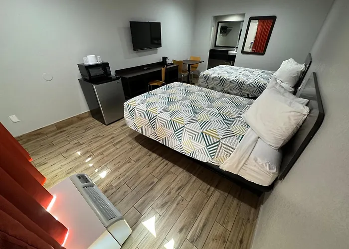 Englewood Inn & Suites